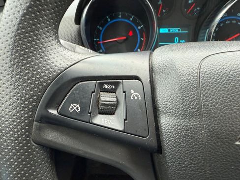 Used 2015 Chevrolet Cruze LT image 16
