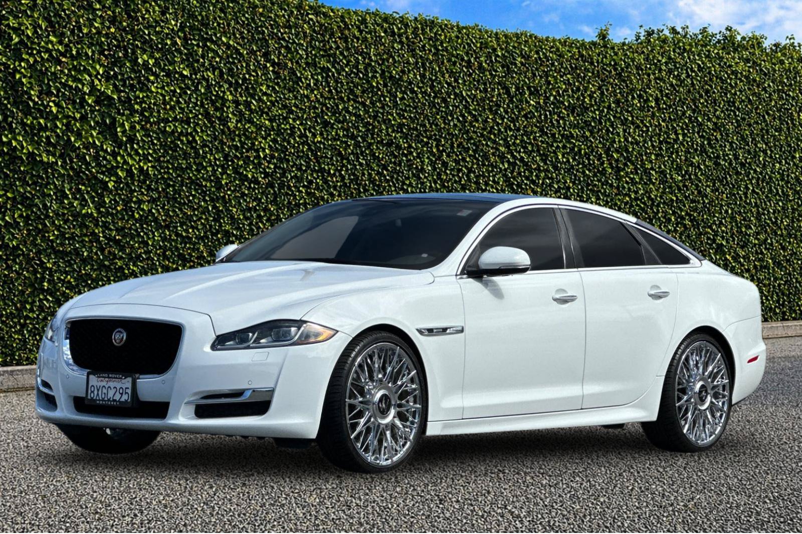 Used 2016 Jaguar XJ R-Sport RWD image 8
