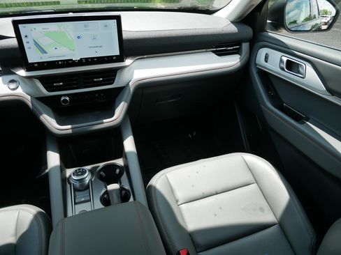 Used 2026 Ford Explorer Active w/ Active Comfort Package AWD/4WD image 11