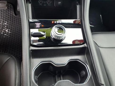 Used 2024 Jeep Grand Cherokee Limited image 12