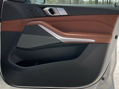 Used 2022 BMW X7 M50i image 21