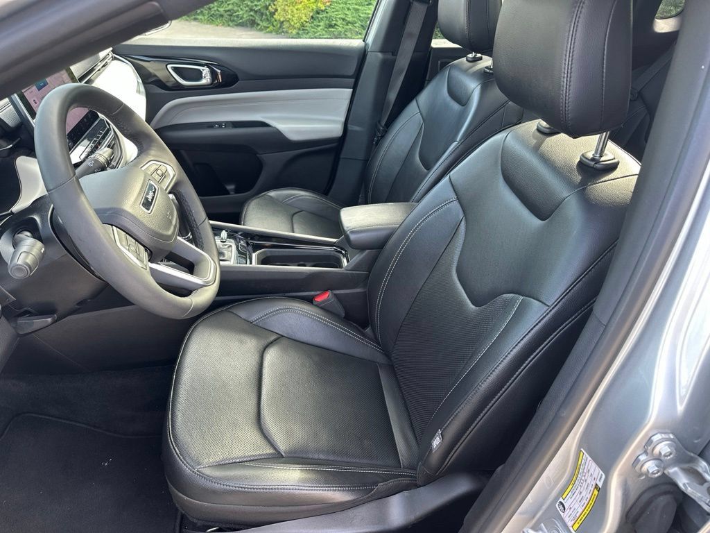 Used 2025 Jeep Compass Limited w/ Elite Group AWD/4WD image 12