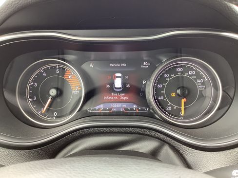Used 2019 Jeep Cherokee Trailhawk AWD/4WD image 14