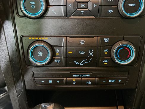 Used 2019 Ford Explorer FWD image 22