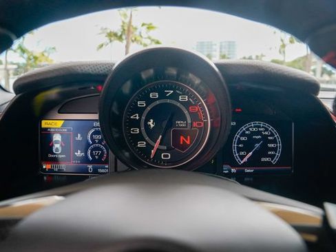 Used 2020 Ferrari 812 Superfast RWD image 67
