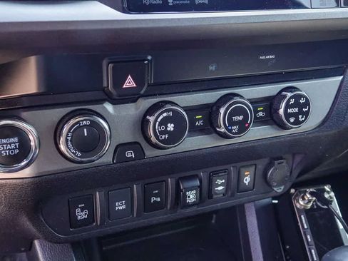 Used 2019 Toyota Tacoma TRD Off-Road w/ Technology Package AWD/4WD image 22