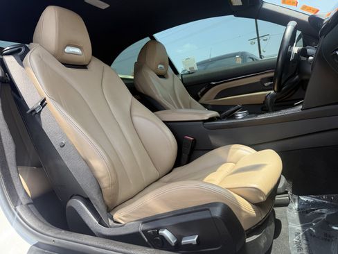 Used 2016 BMW M4 Convertible image 18