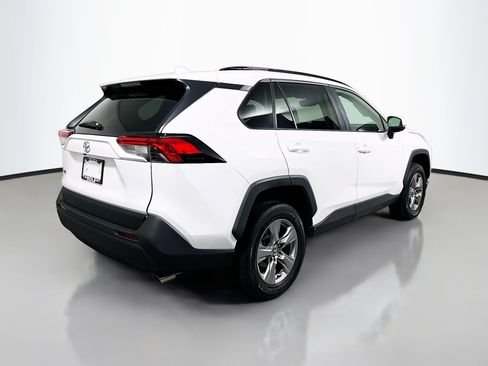 Used 2022 Toyota RAV4 XLE FWD image 4
