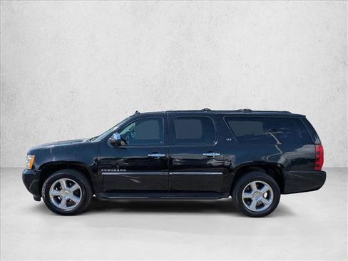Used 2010 Chevrolet Suburban LTZ RWD image 9