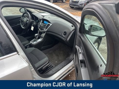 Used 2011 Chevrolet Cruze LT FWD image 10