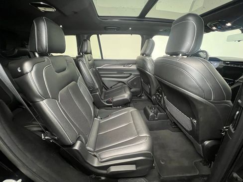 Used 2024 Jeep Grand Cherokee L Limited w/ Luxury Tech Group II image 10