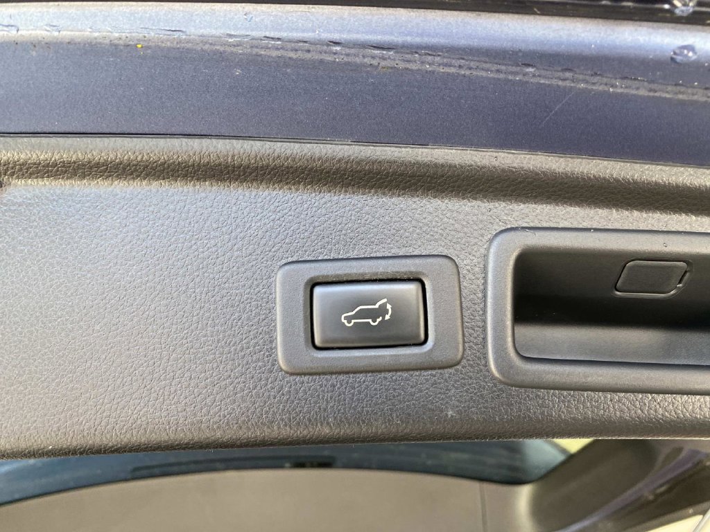 Used 2015 Subaru Forester 2.5i Limited AWD/4WD image 9