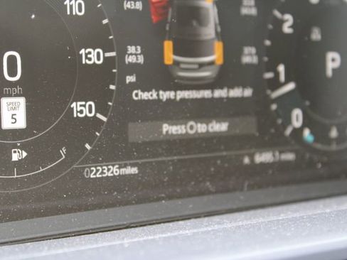 Used 2024 Land Rover Discovery S AWD/4WD image 11
