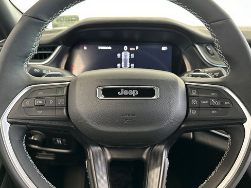 New 2025 Jeep Grand Cherokee Laredo w/ Luxury Tech Group I RWD image 24
