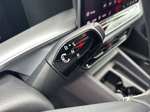 New 2026 Volkswagen Tiguan SE image 22