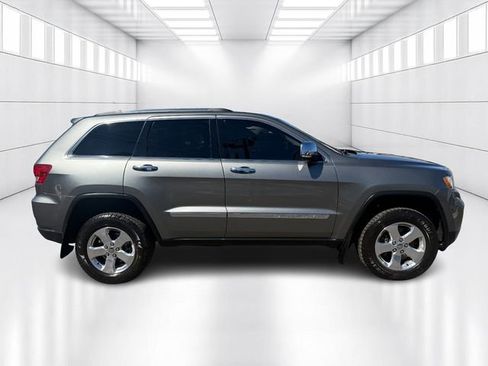 Used 2013 Jeep Grand Cherokee Overland Summit AWD/4WD image 4