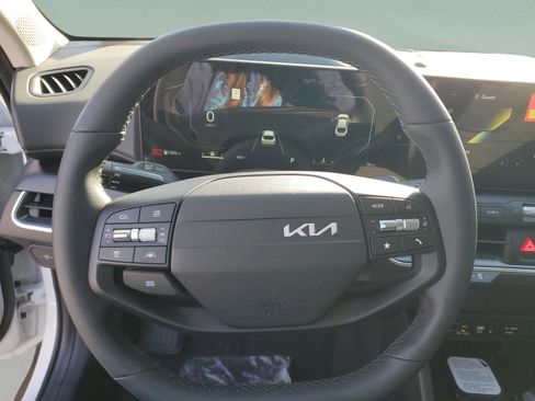 New 2025 Kia K4 EX image 14