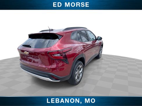 Certified 2025 Chevrolet Trax LT w/ LT Convenience Package FWD image 8