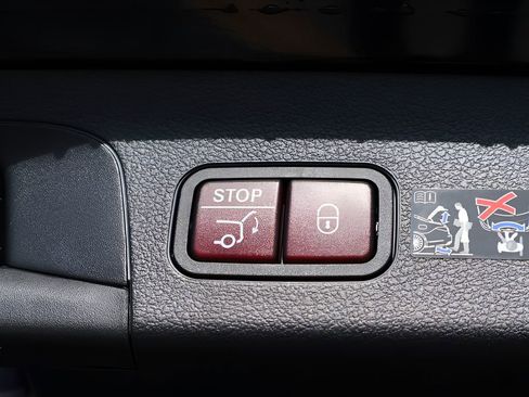 New 2026 Mercedes-Benz GLS 450 4MATIC image 17
