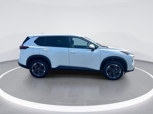 Used 2026 Nissan Rogue SV AWD/4WD image 10