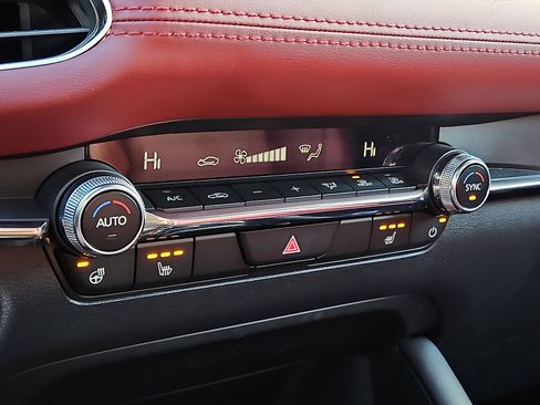 Used 2025 MAZDA MAZDA3 Hatchback w/ Appearance Package image 16