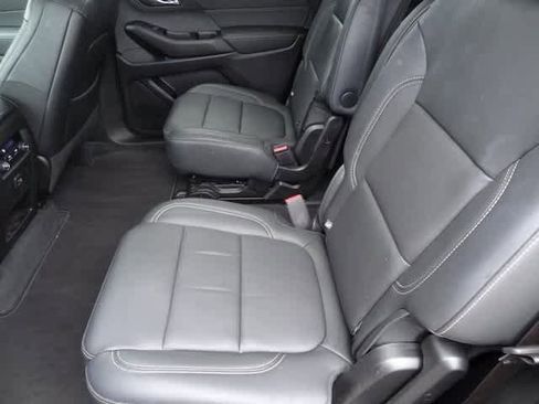 Used 2023 Chevrolet Traverse LT image 8