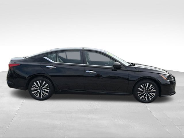 Used 2025 Nissan Altima 2.5 SV FWD image 6