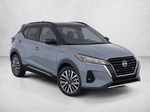 Used 2023 Nissan Kicks SR FWD image 3
