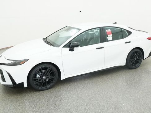 New 2026 Toyota Camry Hybrid image 30