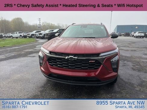 Used 2024 Chevrolet Trax RS FWD image 8