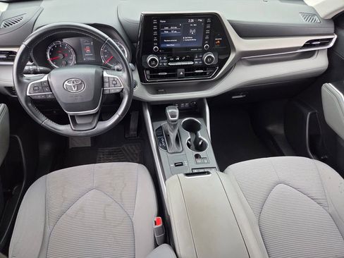 Used 2022 Toyota Highlander LE FWD image 8