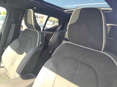 Used 2023 Volvo XC40 Recharge Ultimate image 27