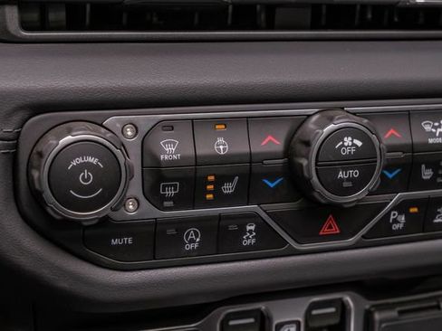 Used 2024 Jeep Wrangler Unlimited Rubicon w/ Technology Group image 71