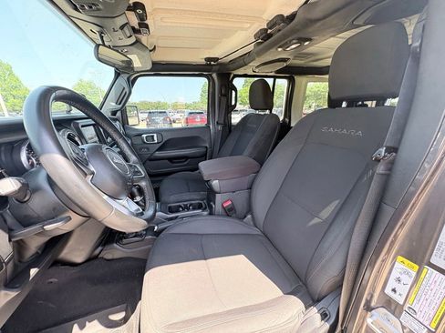 Used 2018 Jeep Wrangler Unlimited Sahara w/ Safety Group AWD/4WD image 6