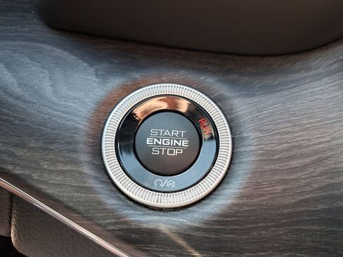 Used 2022 Jeep Grand Cherokee Overland w/ Luxury Tech Group IV image 29