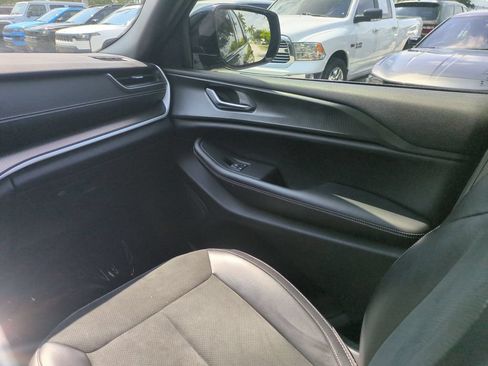 Used 2023 Jeep Grand Cherokee L Laredo RWD image 19