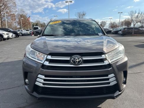 Used 2019 Toyota Highlander XLE image 2