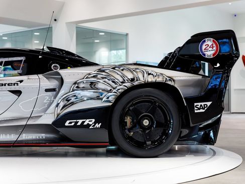 Used 2020 McLaren Senna RWD image 33
