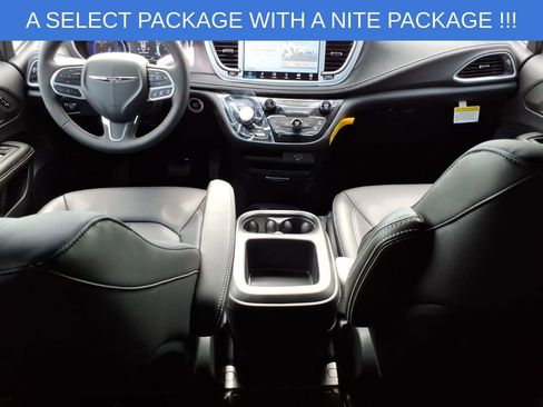 New 2026 Chrysler Pacifica Select image 9