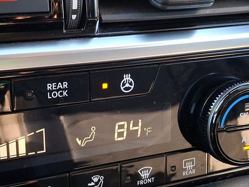 Used 2023 Nissan Pathfinder Platinum image 31