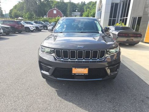 Used 2023 Jeep Grand Cherokee Laredo X AWD/4WD image 2