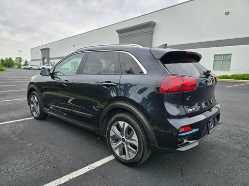 Used 2022 Kia Niro EX FWD image 9
