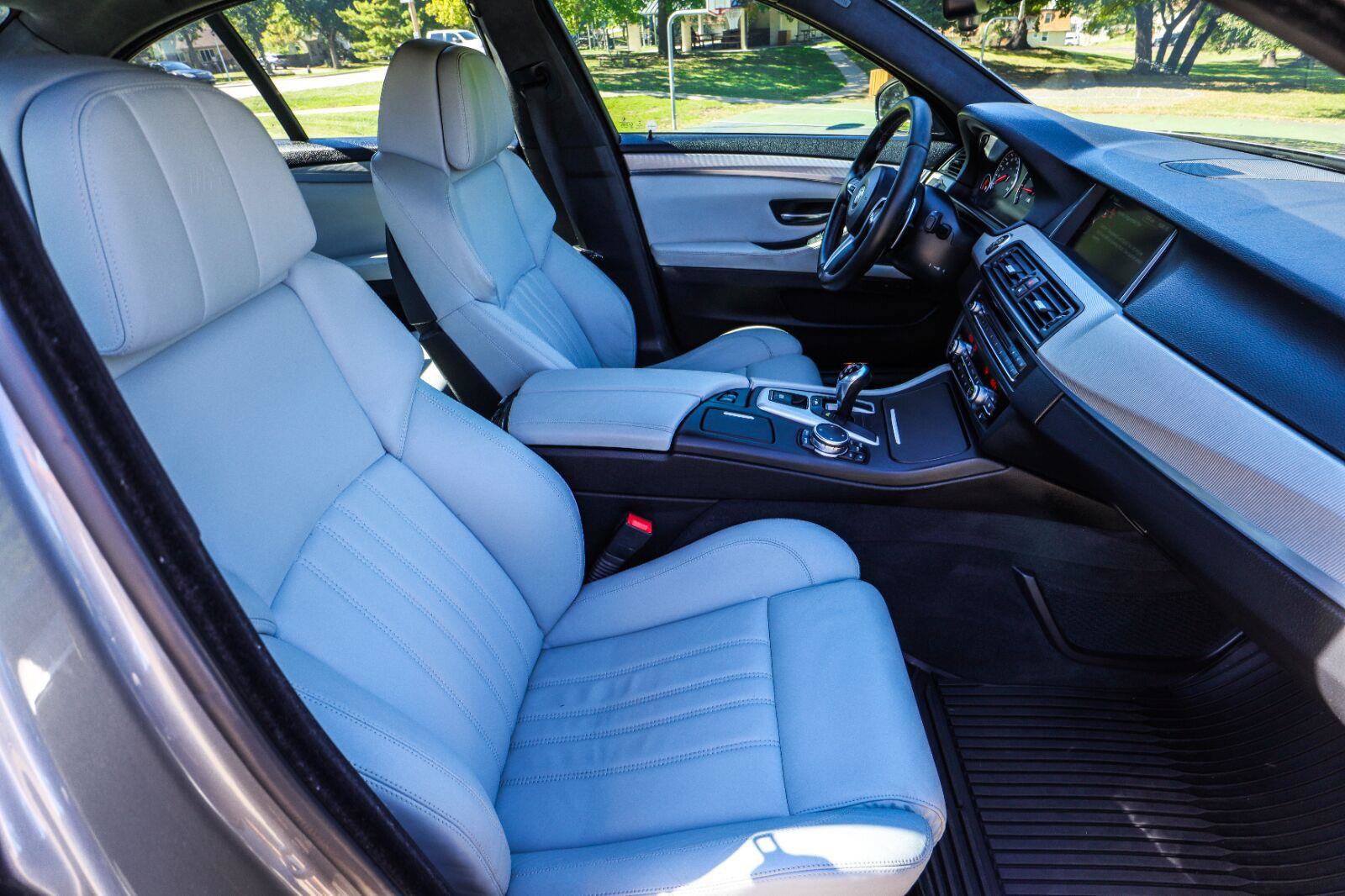 Used 2015 BMW M5 RWD image 38