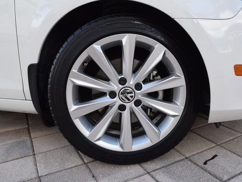 Used 2013 Volkswagen Golf TDI image 89