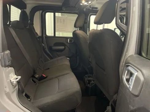 Used 2021 Jeep Gladiator Sport image 12
