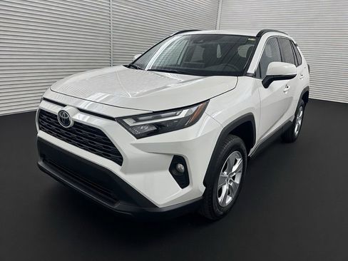 Used 2025 Toyota RAV4 LE image 7