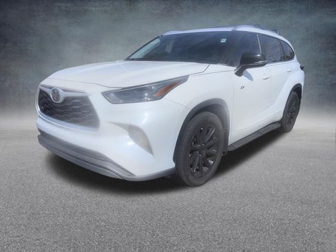 Used 2023 Toyota Highlander XLE image 1