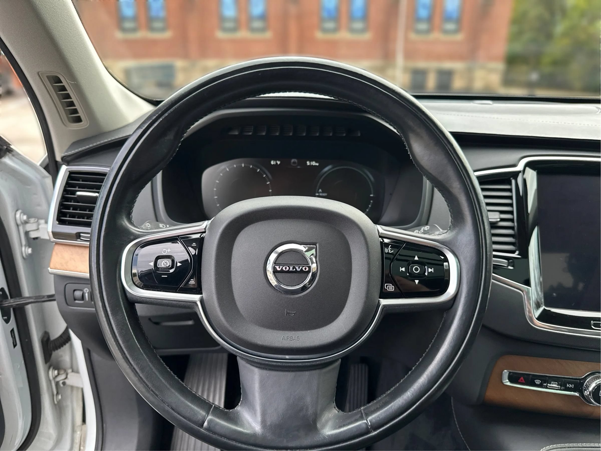 Used 2017 Volvo XC90 T8 Inscription w/ Vision Package AWD/4WD image 17
