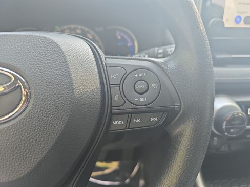 Used 2023 Toyota RAV4 XLE AWD/4WD image 17