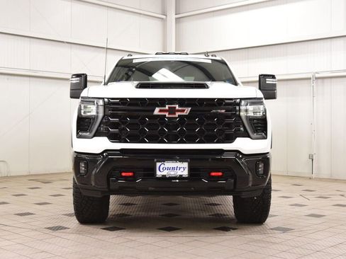 Used 2024 Chevrolet Silverado 2500 ZR2 w/ Technology Package AWD/4WD image 2